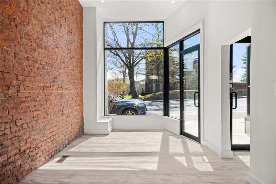 More Photos Of 2122 Boston Post Rd, Larchmont Storefront Retail Office For Lease