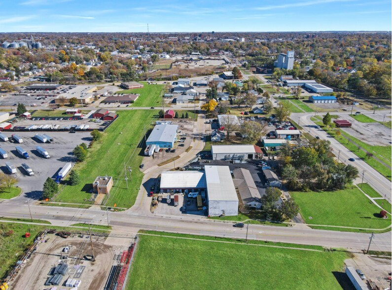 More Photos Of 107 Caroline St, Bloomington Warehouse For Sale