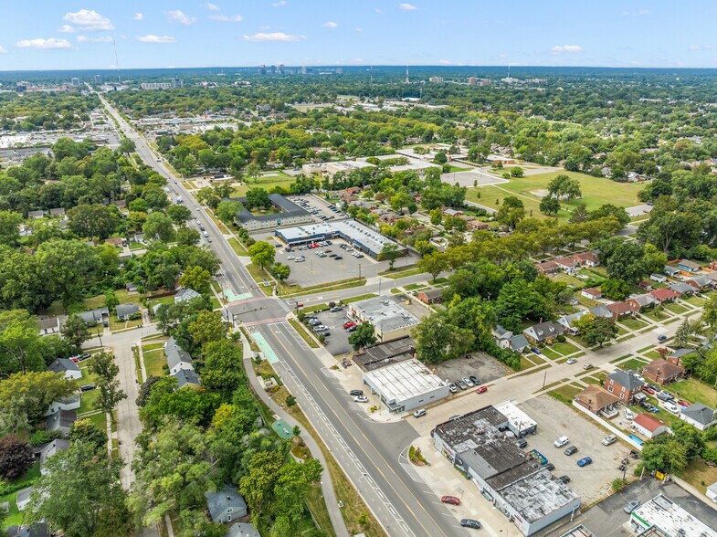 More Photos Of 10840-10850 W 9 Mile Rd, Oak Park Freestanding For Lease