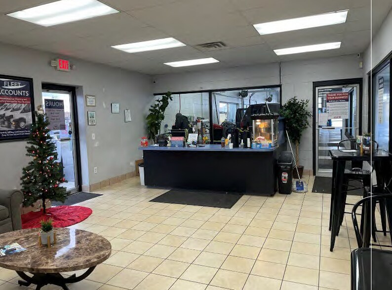 More Photos Of 2404 W Washington St, West Bend Carwash For Sale