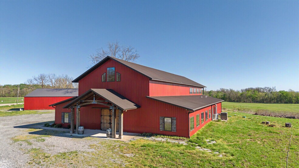 More Photos Of 11001 State Rte N, Scott City Specialty For Sale