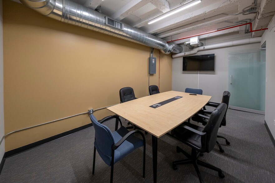 More Photos Of 2375 W University Ave, Saint Paul Office For Lease