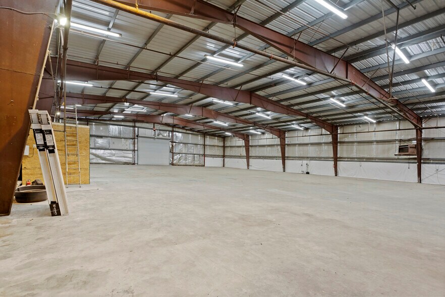 More Photos Of 207 N Kenneth St, Walhalla Warehouse For Lease