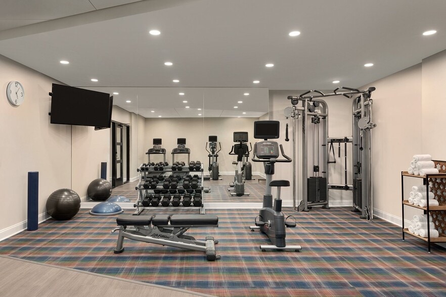 More Photos Of 104 W 4th St, Winston-Salem Hotel For Sale