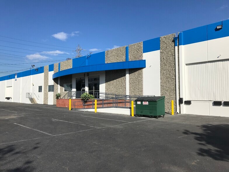 More Photos Of 6371 Randolph St, Commerce Warehouse For Lease