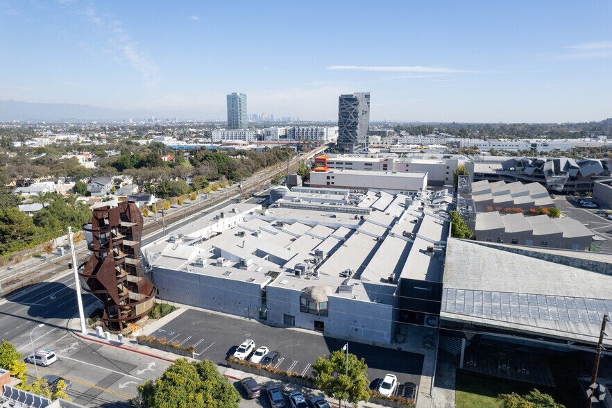 More Photos Of 3526 Hayden Ave, Culver City Office For Lease