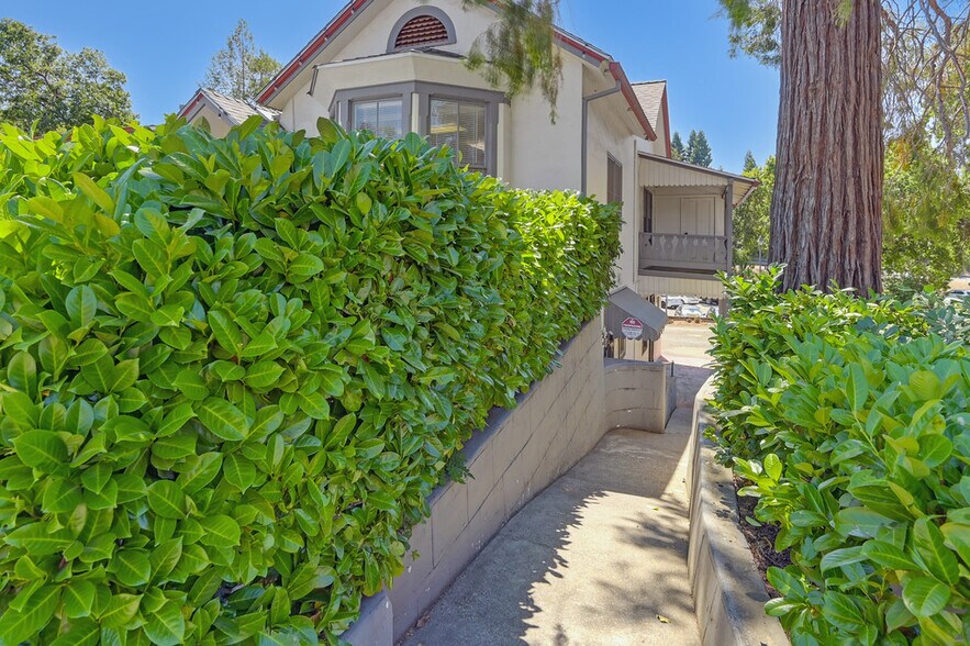 More Photos Of 1407-1409 Lincoln Way, Auburn Office For Sale