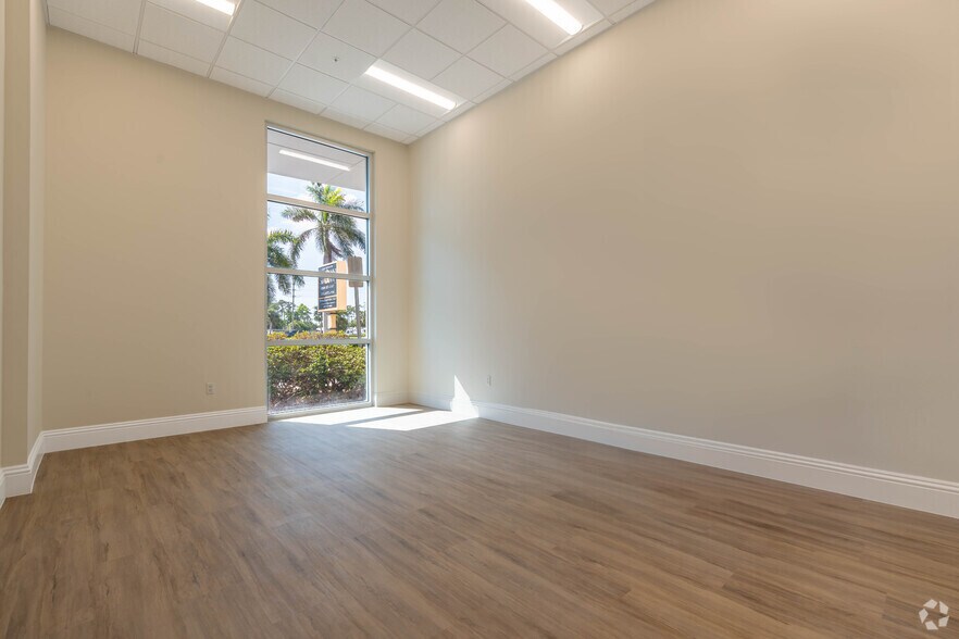More Photos Of 15701 S Tamiami Trl, Fort Myers Office For Lease