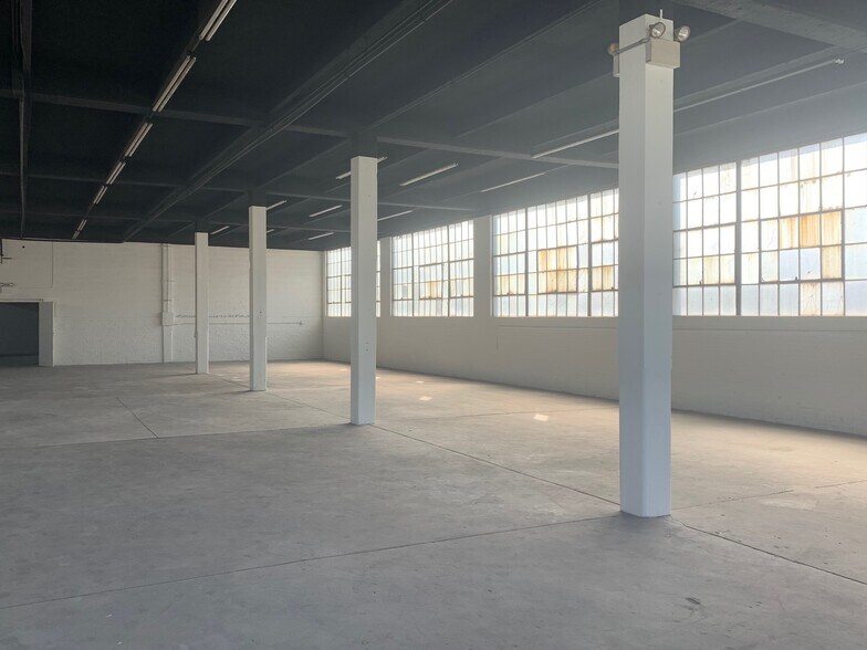 More Photos Of 860 W 44th St, Norfolk Warehouse For Lease