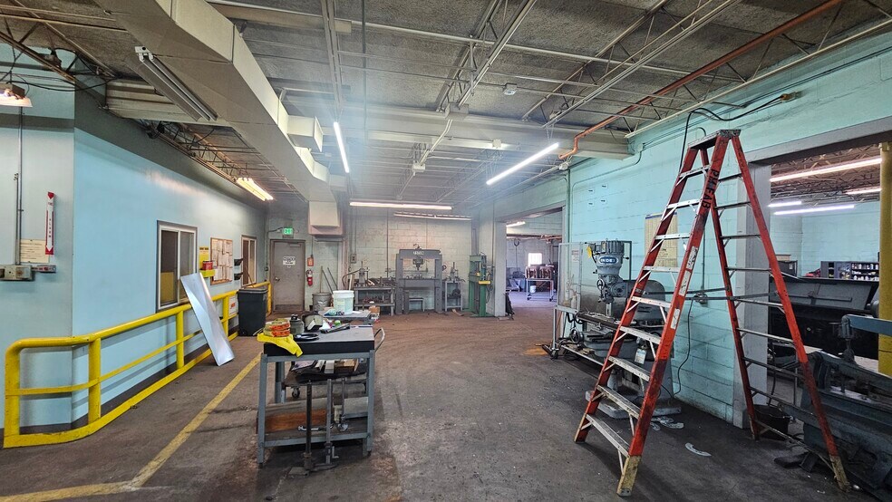 More Photos Of 2008 Ohio St, La Porte Manufacturing For Sale