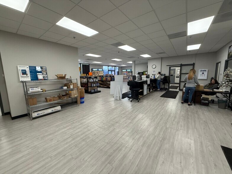 More Photos Of 900 S Thomasboro Dr, Charlotte Distribution For Lease