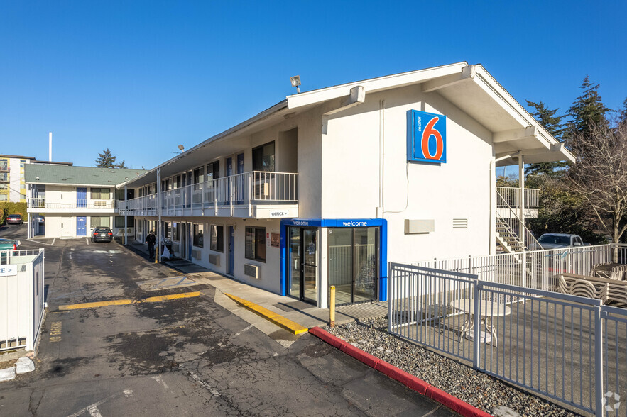 Primary Photo Of 3701 Bill McDonald Pky, Bellingham Hotel For Sale