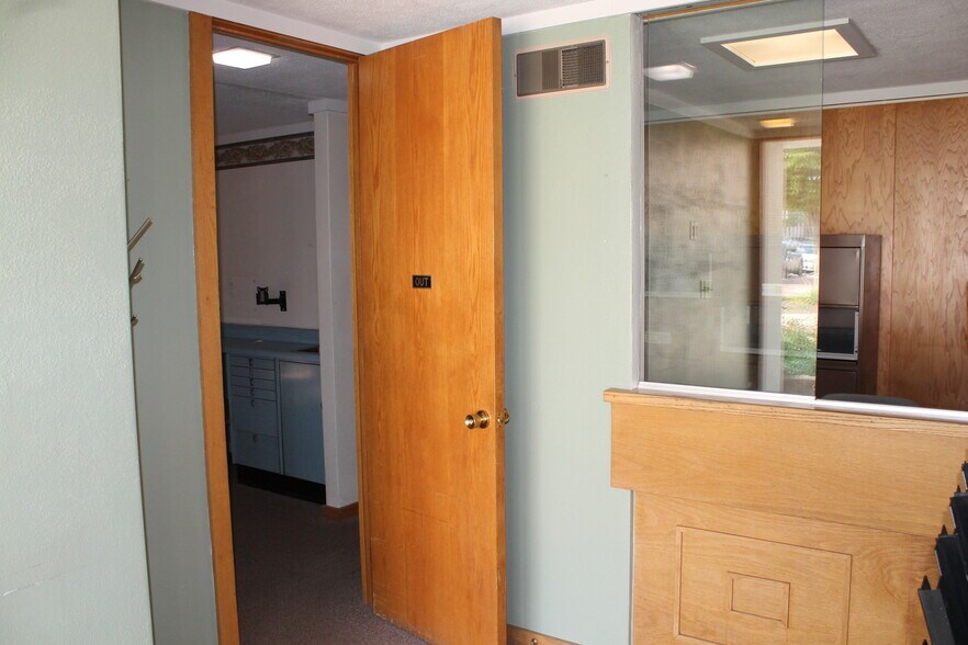 More Photos Of 129 E Locust St, Dekalb Office For Sale