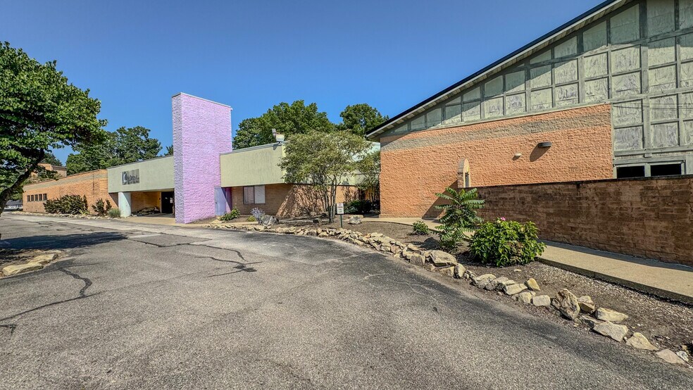 More Photos Of 5133 Darrow Rd, Hudson Health Club For Sale