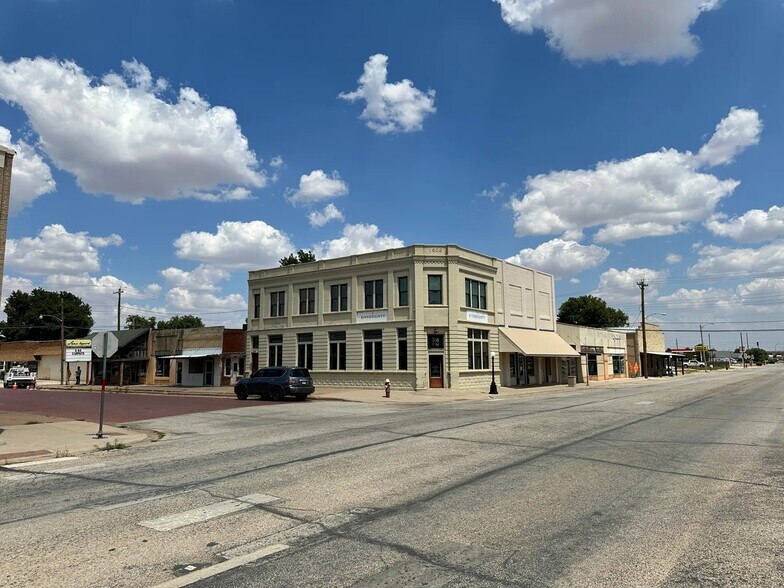 More Photos Of 410 N 1st St, Haskell Office For Sale