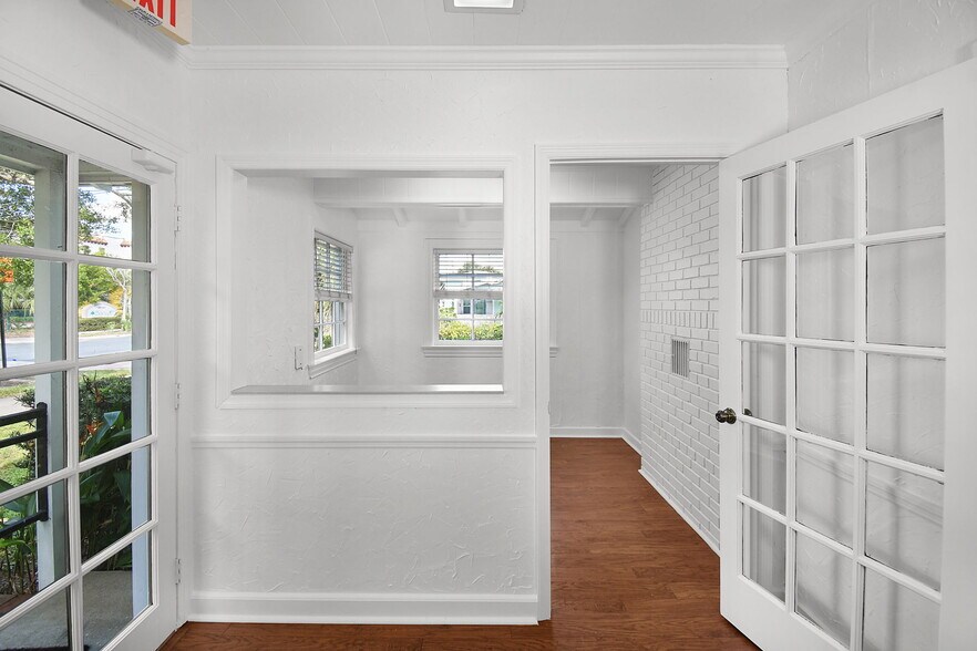 More Photos Of 300 SE Detroit Ave, Stuart Office For Sale