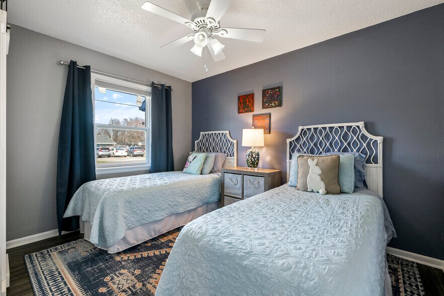 More Photos Of 110 SE 13th St, Bentonville Flex For Sale