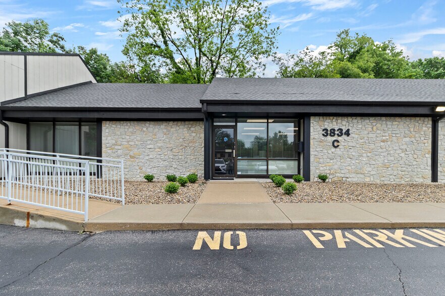 More Photos Of 3834 S Emerson Ave, Indianapolis Office For Lease