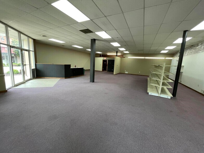 More Photos Of 1 S Frederick Ave, Oelwein Storefront Retail Residential For Sale