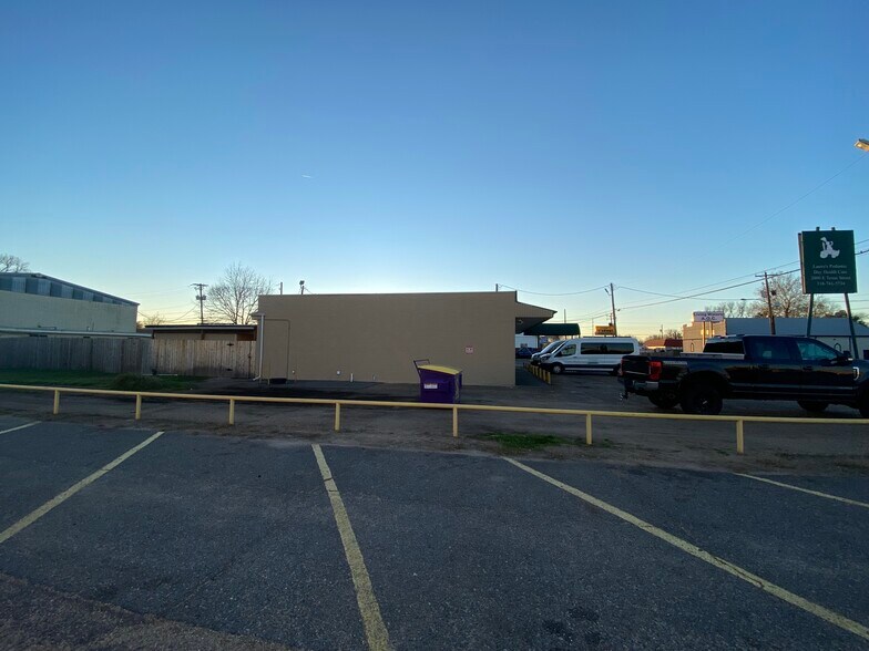 More Photos Of 2000 E Texas St, Bossier City Office For Sale