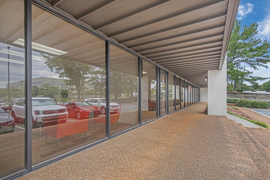 More Photos Of 1555 The Boardwalk, Huntsville Office For Lease