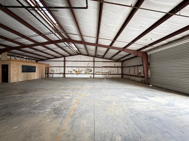 More Photos Of 3150 Metro Pky, Fort Myers Warehouse For Lease