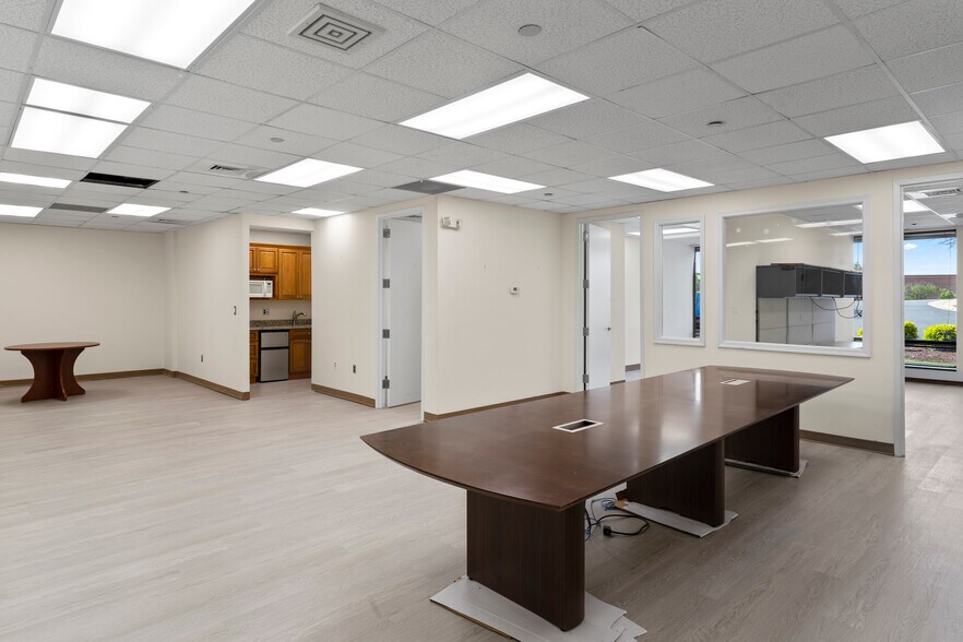 More Photos Of 14325 Willard Rd, Chantilly Office For Lease
