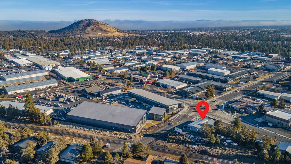 More Photos Of 625 SE 9th St, Bend Warehouse For Sale