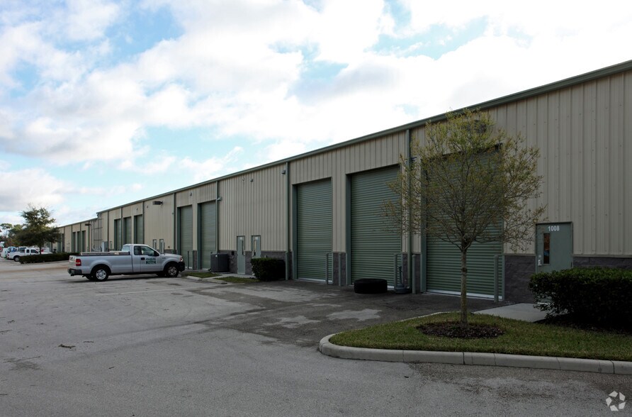 More Photos Of 2100 Ronald Reagan Blvd, Longwood Showroom For Lease