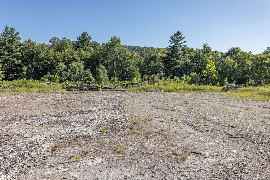 More Photos Of 398 Main St, Roulette Warehouse For Sale