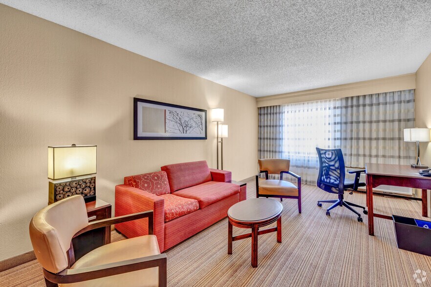 More Photos Of 9190 Gulf Fwy, Houston Hospitality For Sale