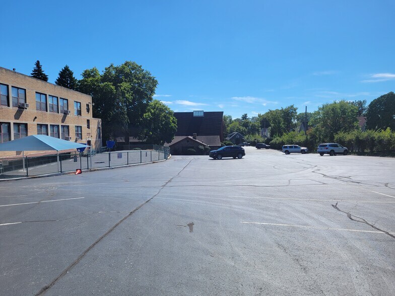 More Photos Of 230 Haverford Rd, Wynnewood Schools For Lease
