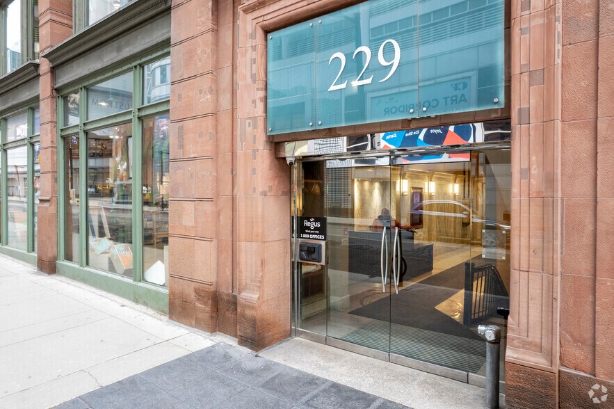 More Photos Of 225-229 Yonge St, Toronto Office For Lease