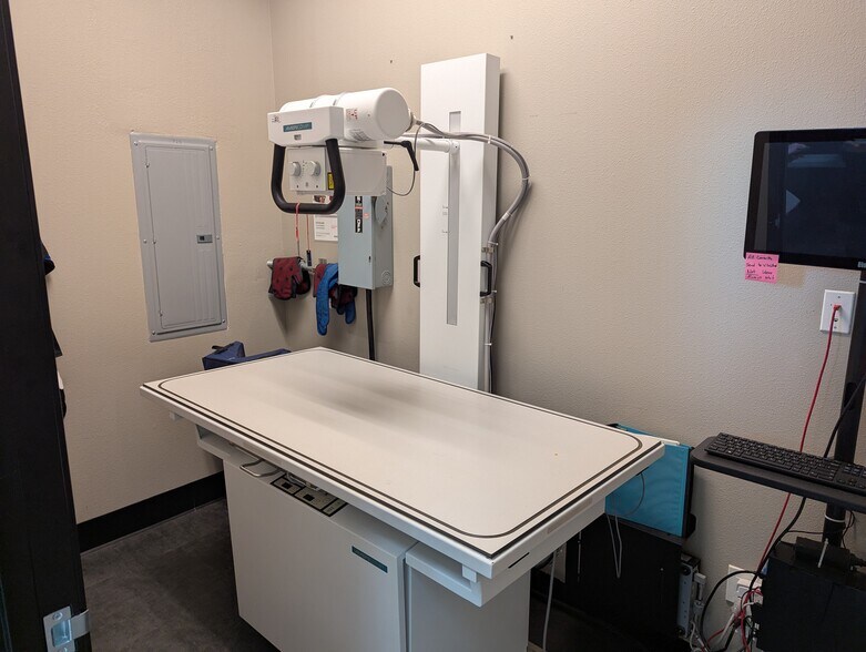 More Photos Of 17270-17272 Golden Valley Pky, Lathrop Office For Sale