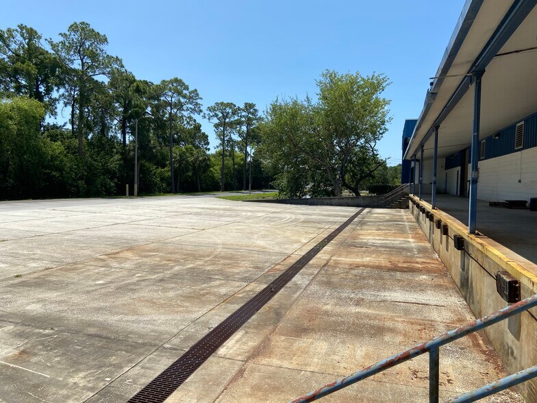 More Photos Of 1615 N 118th Ave, Saint Petersburg Flex For Lease