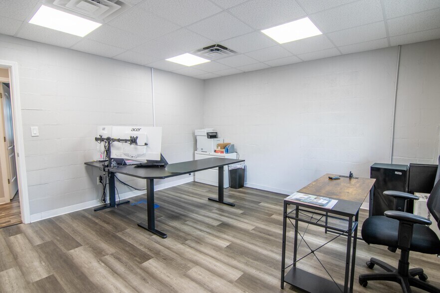 More Photos Of 3284 Morris St, Saint Petersburg Warehouse For Lease