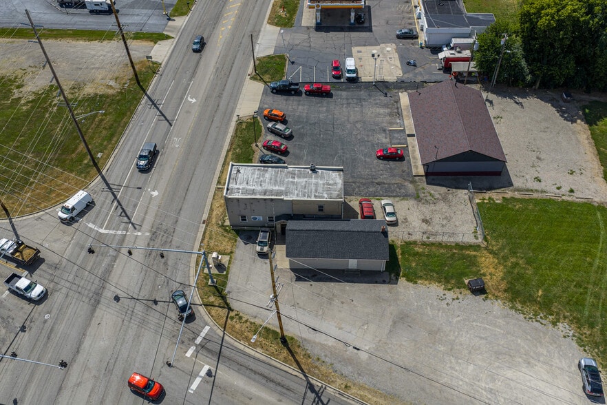 Primary Photo Of 2002 Cincinnati Dayton Rd, Middletown Restaurant For Sale