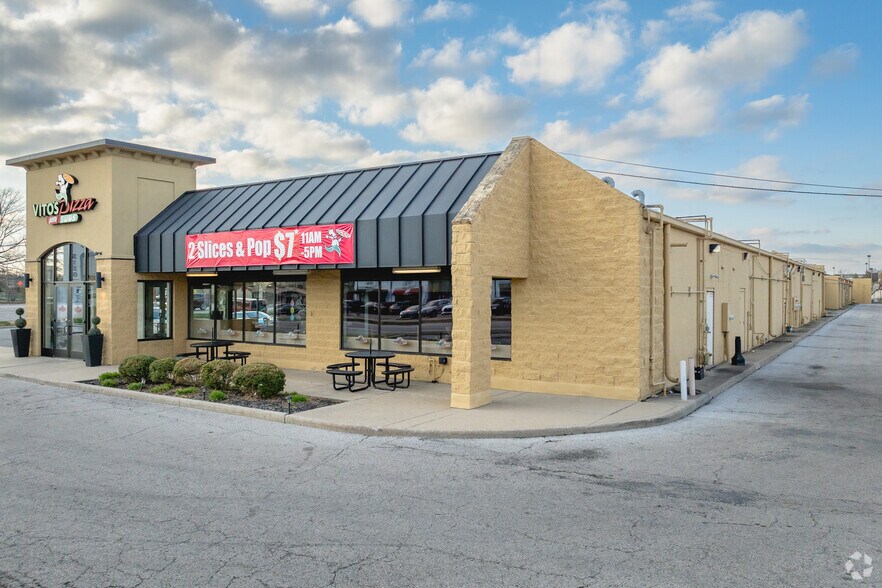 More Photos Of 3128-3160 Secor Rd, Toledo Storefront For Lease