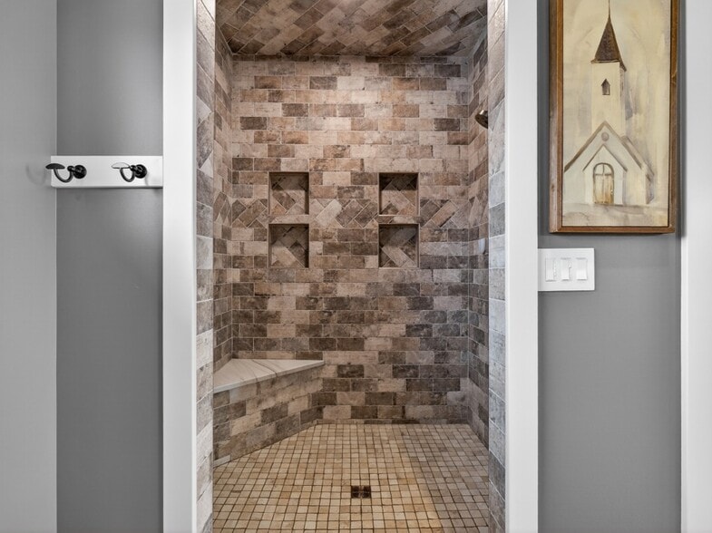 More Photos Of 15306 Covington Rd, Fort Wayne Flex For Sale