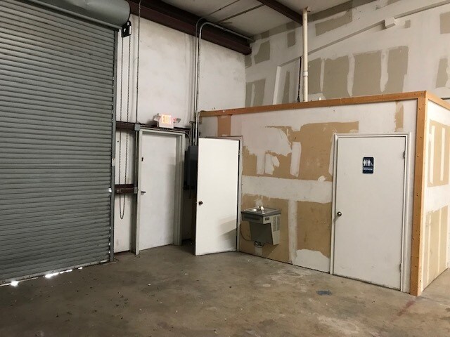 More Photos Of 200-224 N McColl Rd, McAllen Showroom For Lease