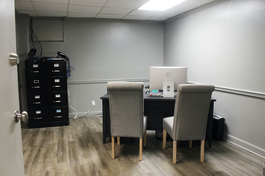 More Photos Of 6455 Massachusetts Ave, Indianapolis Flex For Lease