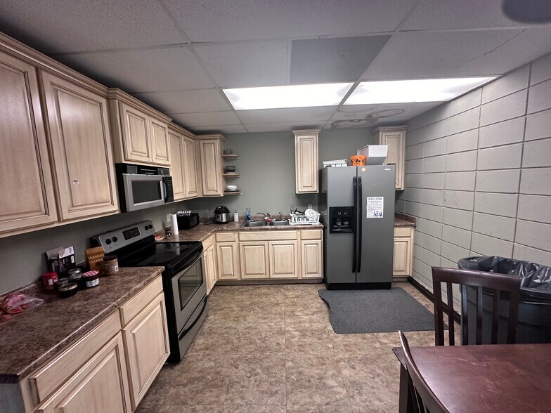 More Photos Of 525 Avenue V St, Bogalusa Office For Sale