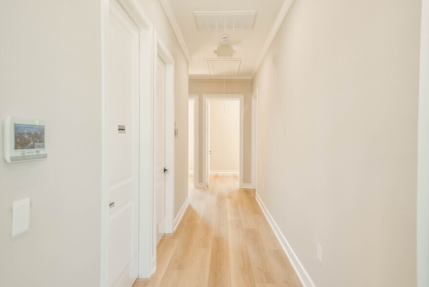 More Photos Of 1325 Main St, Katy Office Residential For Lease