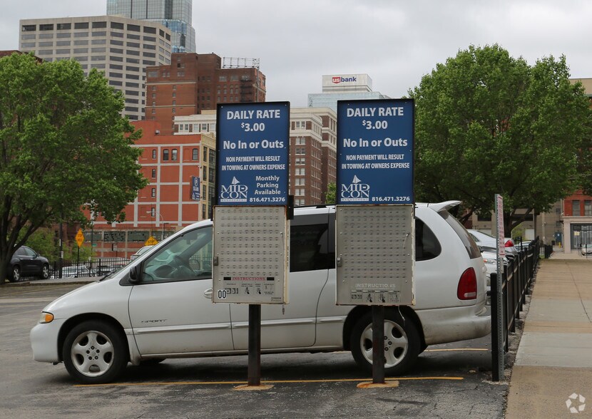 More Photos Of 700 Wyandotte St, Kansas City Parking Lot For Sale