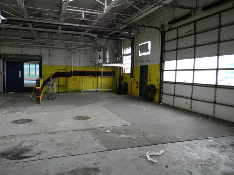 Primary Photo Of 1212 Abbott Rd, Buffalo Auto Dealership For Lease