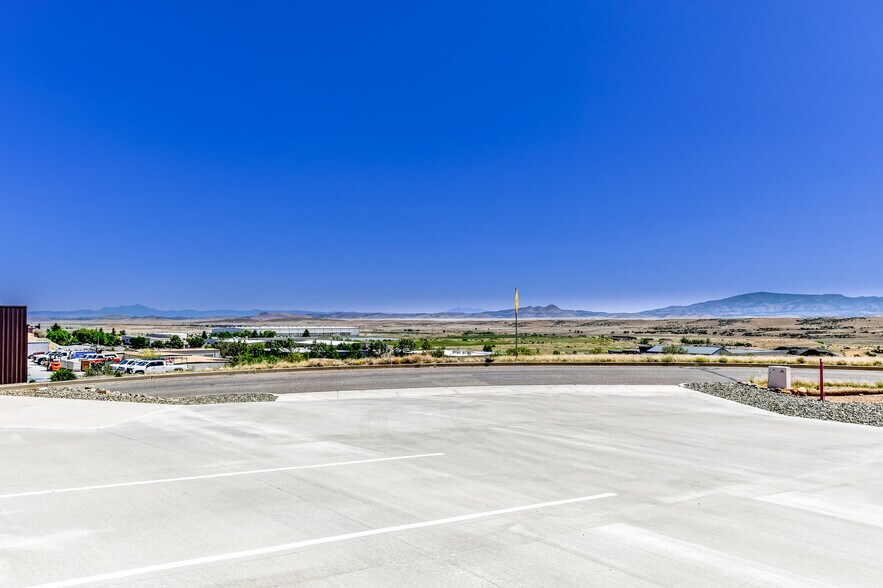 More Photos Of 6596 Inter Cal Way, Prescott Distribution For Lease
