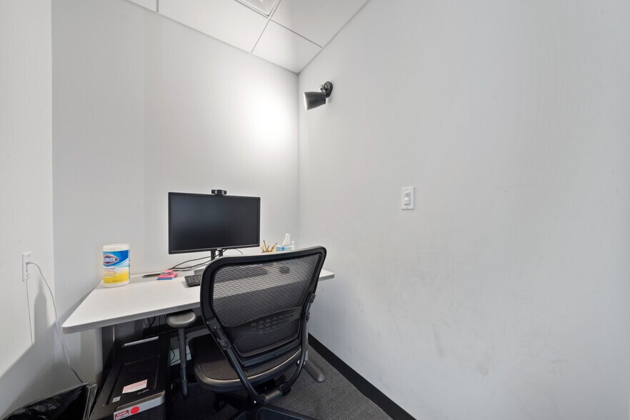 More Photos Of 7620 Guadalupe St, Austin Office For Lease