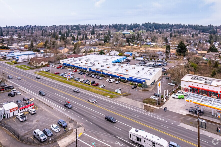 More Photos Of 18010-18094 SE McLoughlin Blvd, Milwaukie General Retail For Lease