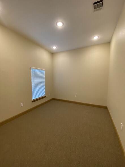 More Photos Of 2200 N AW Grimes, Round Rock Medical For Lease