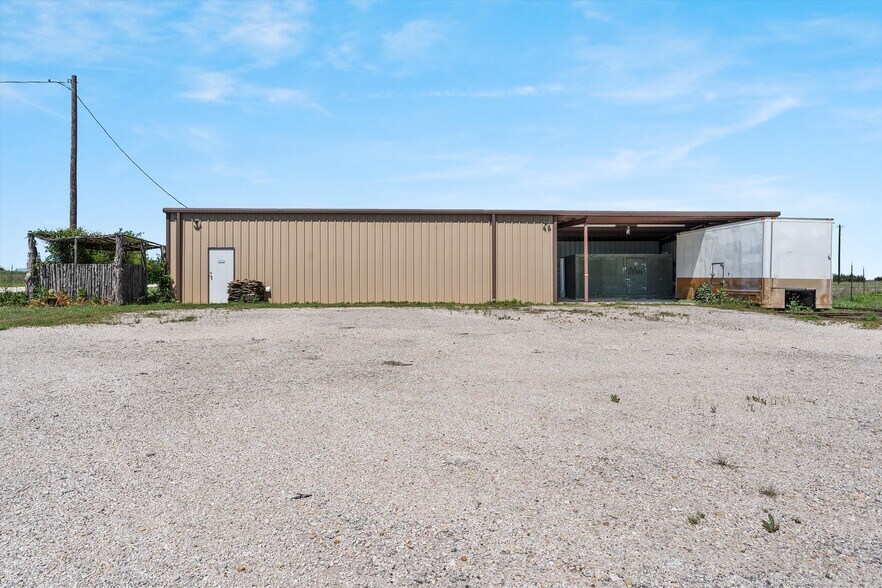 More Photos Of 248 Chitwood Rd, Gatesville Warehouse For Sale